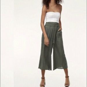 Aritzia flowy, cropped pants, worn once, size xs, like new!
